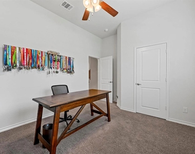 602 Brock Drive - Photo Thumbnail 4