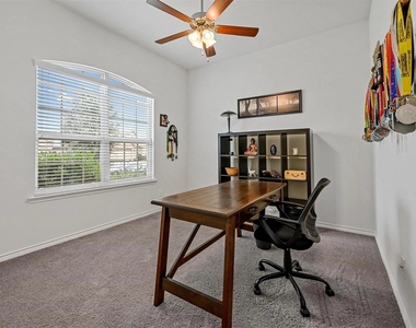 602 Brock Drive - Photo Thumbnail 3