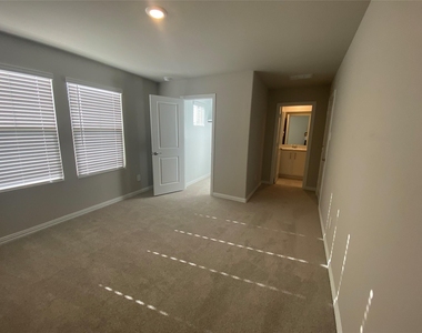 2129 Mustang Way - Photo Thumbnail 27