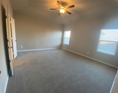 2129 Mustang Way - Photo Thumbnail 15