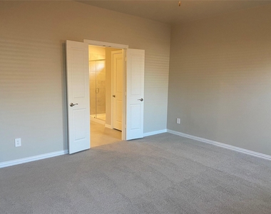 2129 Mustang Way - Photo Thumbnail 18