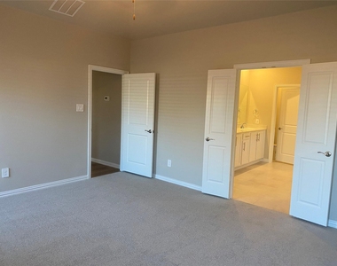 2129 Mustang Way - Photo Thumbnail 19