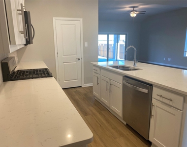 2129 Mustang Way - Photo Thumbnail 10