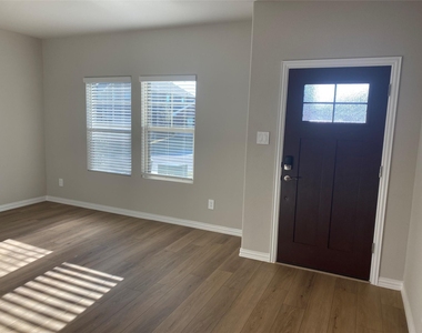 2129 Mustang Way - Photo Thumbnail 11