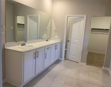 2129 Mustang Way - Photo Thumbnail 21