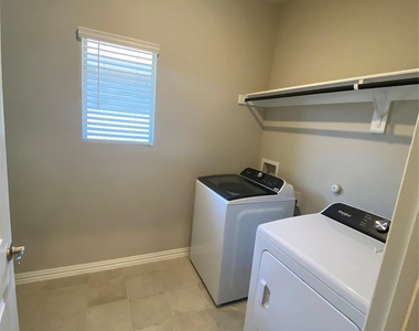 2129 Mustang Way - Photo Thumbnail 14
