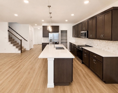 715 Roanoke Drive - Photo Thumbnail 7