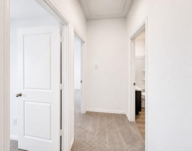 715 Roanoke Drive - Photo Thumbnail 21