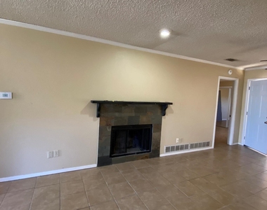 2750 Parkchester Drive - Photo Thumbnail 4