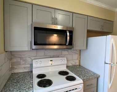 2750 Parkchester Drive - Photo Thumbnail 2