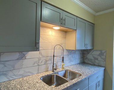 2750 Parkchester Drive - Photo Thumbnail 3
