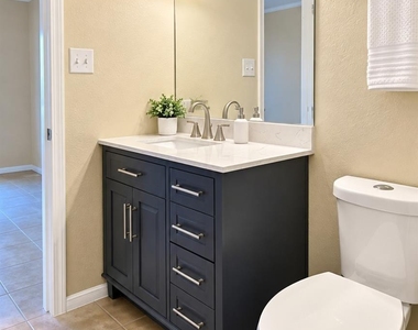 2750 Parkchester Drive - Photo Thumbnail 8