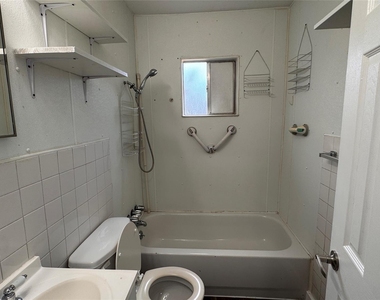 1229 Seminole Drive - Photo Thumbnail 5