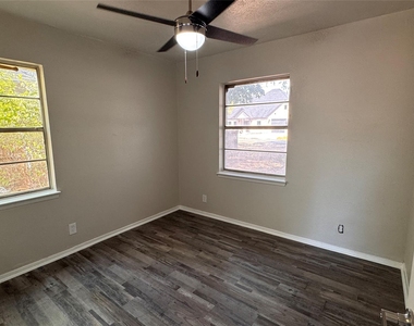 1247 Seminole Drive - Photo Thumbnail 14