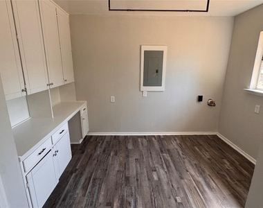 1247 Seminole Drive - Photo Thumbnail 8