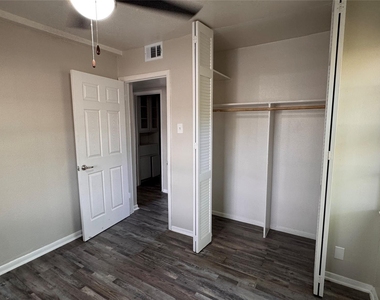1247 Seminole Drive - Photo Thumbnail 15