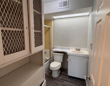 1247 Seminole Drive - Photo Thumbnail 12