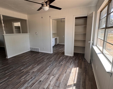 1247 Seminole Drive - Photo Thumbnail 5