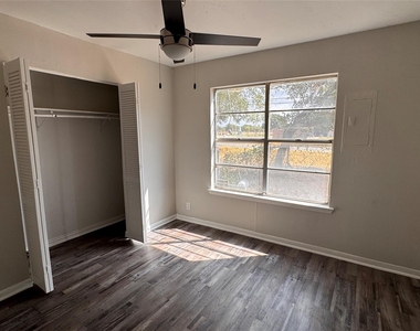 1247 Seminole Drive - Photo Thumbnail 3