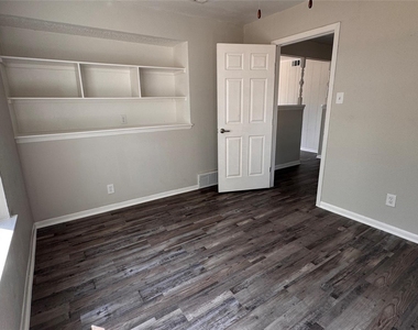 1247 Seminole Drive - Photo Thumbnail 4