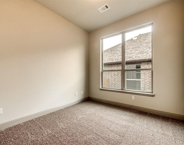 8512 Meadow Sweet Lane - Photo Thumbnail 17