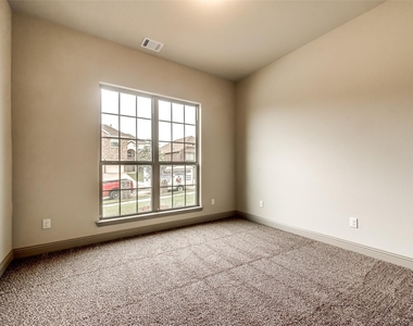8512 Meadow Sweet Lane - Photo Thumbnail 5