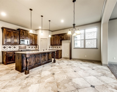 8512 Meadow Sweet Lane - Photo Thumbnail 10