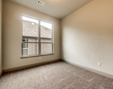 8512 Meadow Sweet Lane - Photo Thumbnail 15