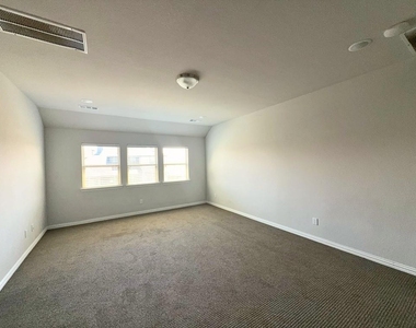 501 Upper Falls Lane - Photo Thumbnail 12