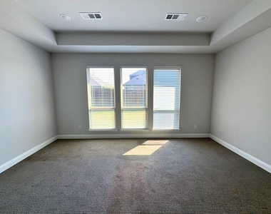 501 Upper Falls Lane - Photo Thumbnail 7