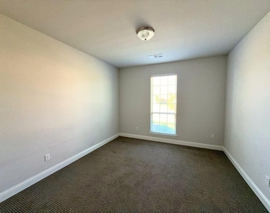 501 Upper Falls Lane - Photo Thumbnail 16