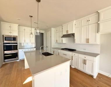 501 Upper Falls Lane - Photo Thumbnail 4