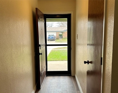 5916 Kary Lynn Drive S - Photo Thumbnail 4