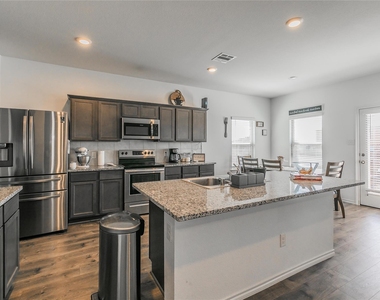 2405 Lupton Street - Photo Thumbnail 3