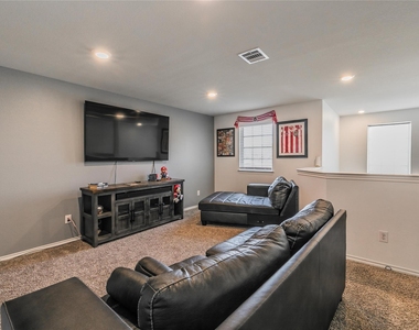 2405 Lupton Street - Photo Thumbnail 11