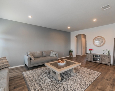 2405 Lupton Street - Photo Thumbnail 2