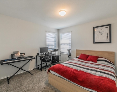 2405 Lupton Street - Photo Thumbnail 15