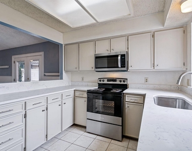 657 Prairie Dell Street - Photo Thumbnail 6
