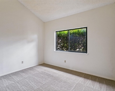 657 Prairie Dell Street - Photo Thumbnail 12