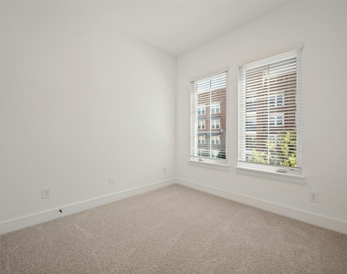 4476 Burge Avenue - Photo Thumbnail 6