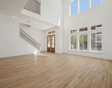 4476 Burge Avenue - Photo Thumbnail 2