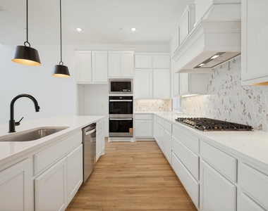 4476 Burge Avenue - Photo Thumbnail 4