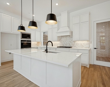 4476 Burge Avenue - Photo Thumbnail 3