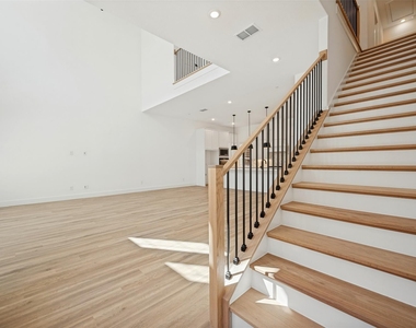 4476 Burge Avenue - Photo Thumbnail 1