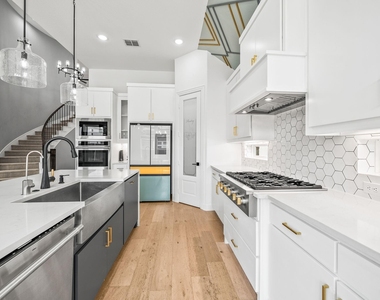 12637 Diamond Creek Drive - Photo Thumbnail 19