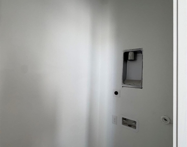 2204 Lovedale Avenue - Photo Thumbnail 8