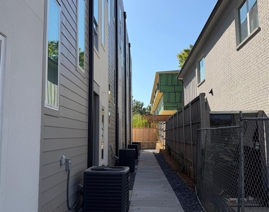 2204 Lovedale Avenue - Photo Thumbnail 33