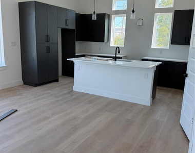 2204 Lovedale Avenue - Photo Thumbnail 6