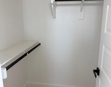 2204 Lovedale Avenue - Photo Thumbnail 32