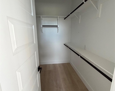 2204 Lovedale Avenue - Photo Thumbnail 24